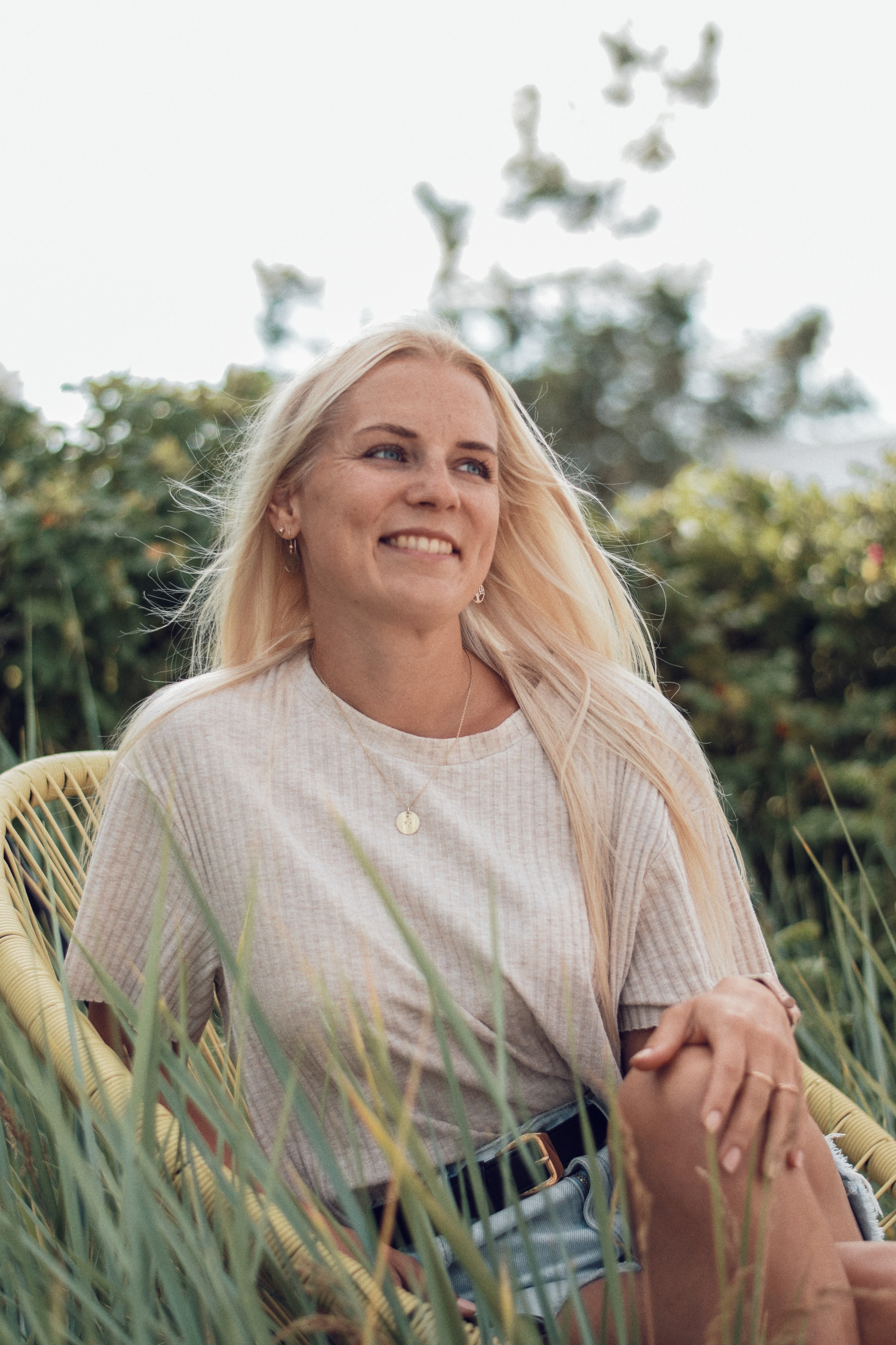 Mindset coach, smiling woman, mindset shifting